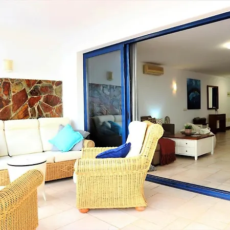 빌라 In Sleeps 6 With Pool And Air Con *
