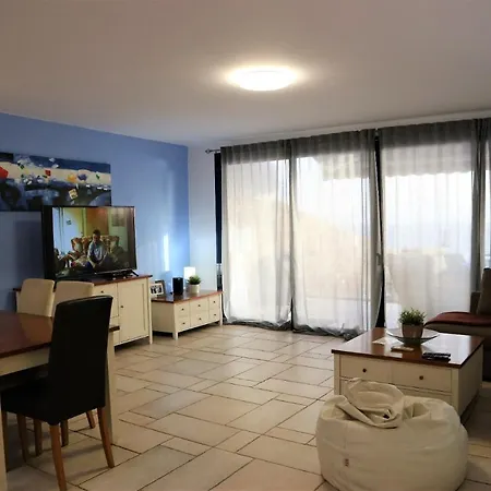 빌라 In Sleeps 6 With Pool And Air Con