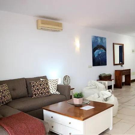 In Sleeps 6 With Pool And Air Con 빌라