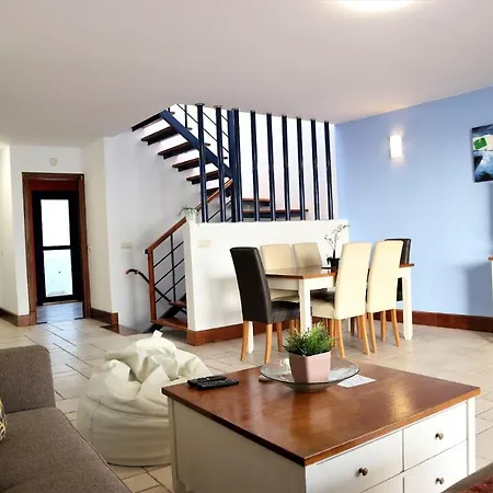 빌라 In Sleeps 6 With Pool And Air Con *