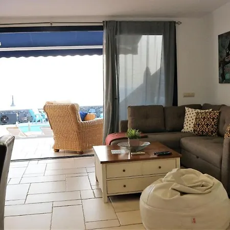 빌라 In Sleeps 6 With Pool And Air Con