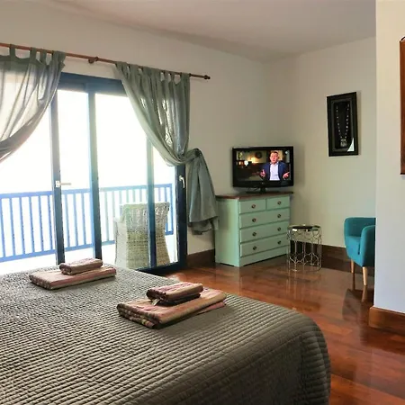 빌라 In Sleeps 6 With Pool And Air Con *