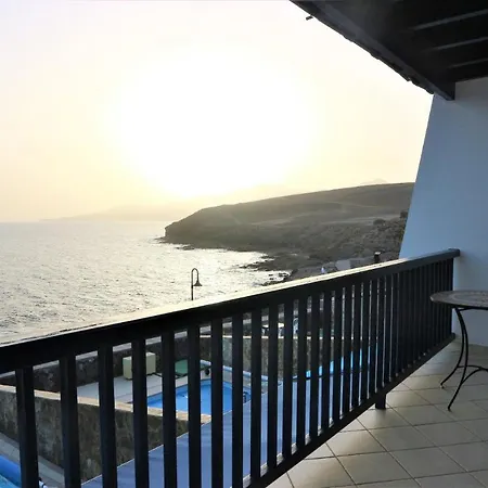 빌라 In Sleeps 6 With Pool And Air Con *