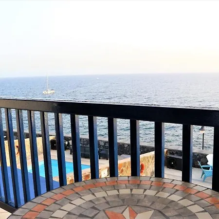 In Sleeps 6 With Pool And Air Con 빌라 *