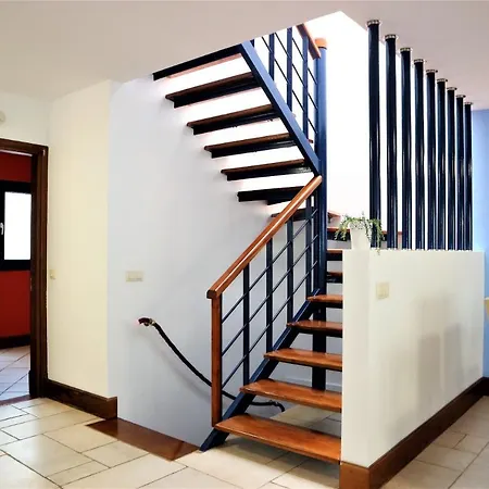 In Sleeps 6 With Pool And Air Con 빌라