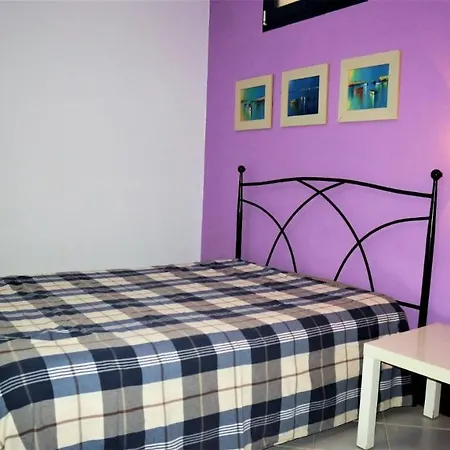 빌라 In Sleeps 6 With Pool And Air Con *